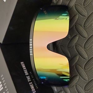 DREAMER / SUNGLASSES 👓